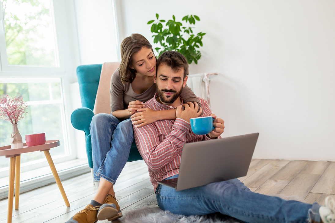 Couple looking for home decor ideas